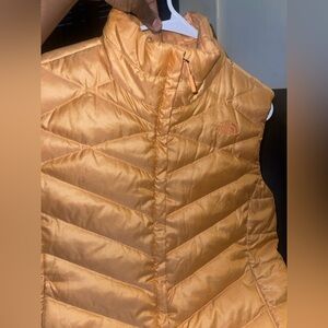 The North Face Womens Alpz 2.0 Orange Down
Insulated Quilted Vest Size XL